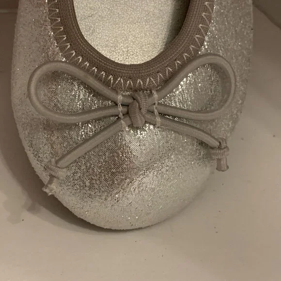Girl’s Harper Canyon Silver Ballet Flat EUC - Picture 2 of 7